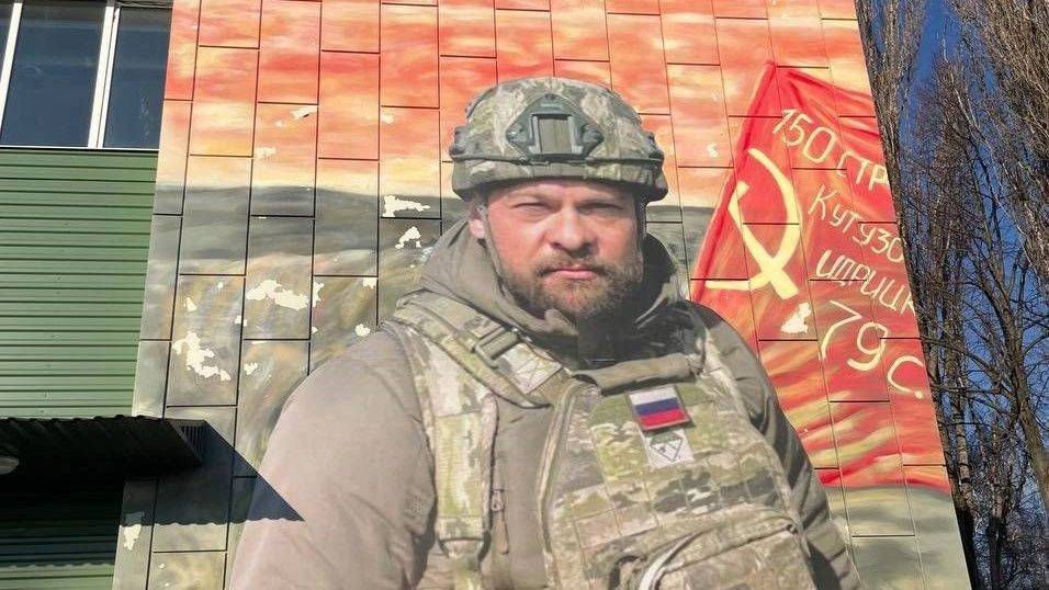 Фото с военкором Поддубным появилось на фасаде губкинского центра «Патриот»