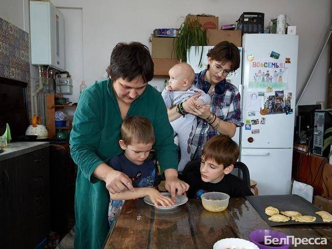 «Получается, что секреты вкусных вареников у нас передаются по материнской линии. Вот и дочки мои потом будут своих девочек учить. Вареники – наше семейное достояние»