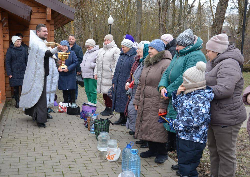 В Красной Яруге состоялись традиционные купания в честь светлого праздника - Крещение Господне