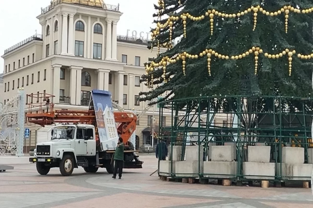 В Белгороде демонтируют новогодние украшения0