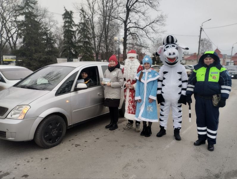 На белгородских дорогах активно работают новогодние патрули