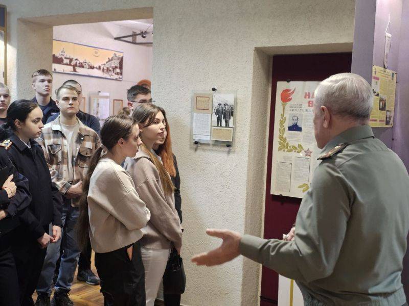 В Белгороде полицейские организовали для курсантов БелЮИ МВД России им. И.Д. Путилина экскурсию в ведомственный музей