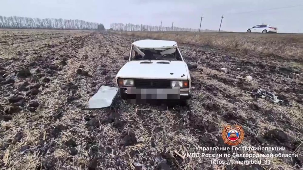 В Корочанском районе перевернулась легковушка