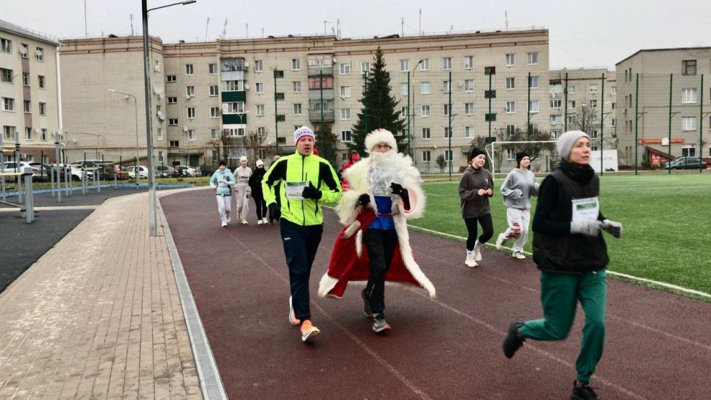 Первый день года борисовские любители бега провели на стадионе «Спортивного парка»