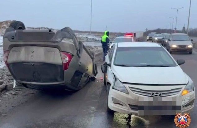 Сегодня утром в Белгороде произошло ДТП в результате которого перевернулась машина