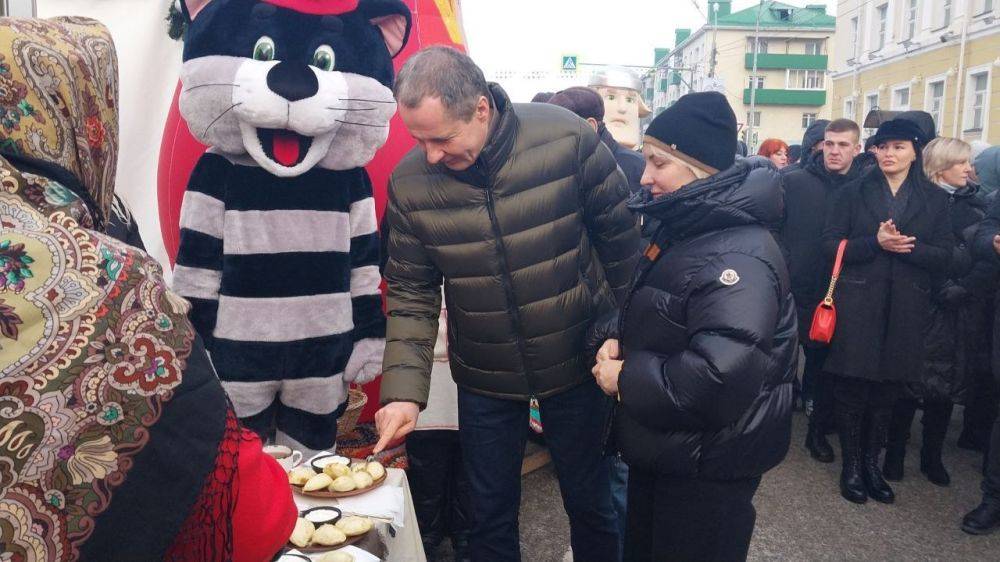 Сегодня фестиваль вареников прошёл в  Старом Осколе! Делегация Борисовского района представила свою брендовую ёлку и традиционное угощение к Старому Новому году