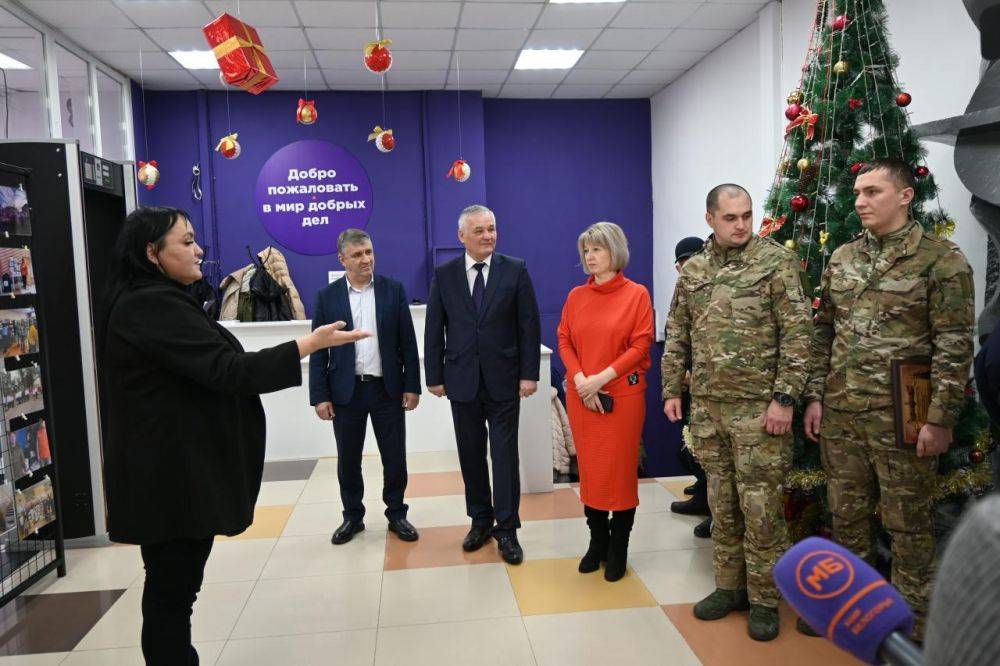 В Центре молодежных инициатив п. Чернянка прошло значимое и вдохновляющее событие — торжественное вручение материалов для плетения маскировочных сетей от благотворительного фонда «Поколение»