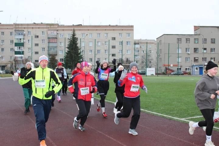 Первый день года борисовские любители бега провели на стадионе «Спортивного парка»