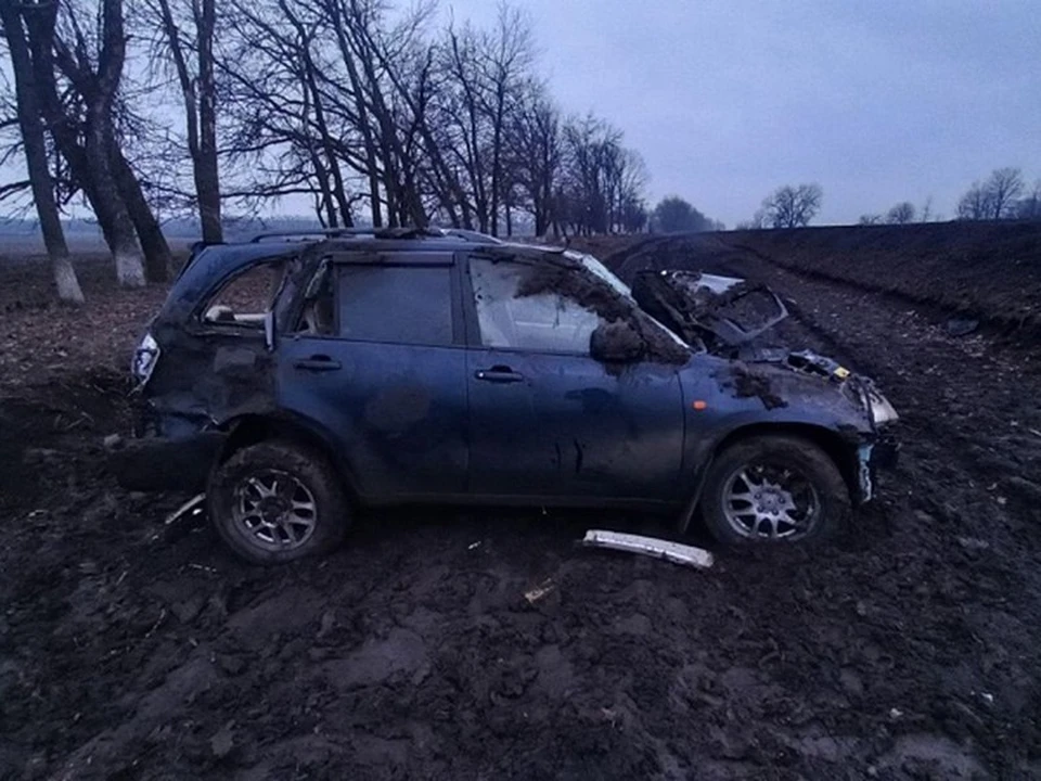 Белгородские спасатели вытащили пассажира зажатого в перевернувшемся автомобиле0