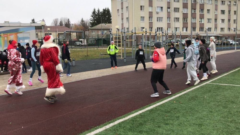 Первый день года борисовские любители бега провели на стадионе «Спортивного парка»