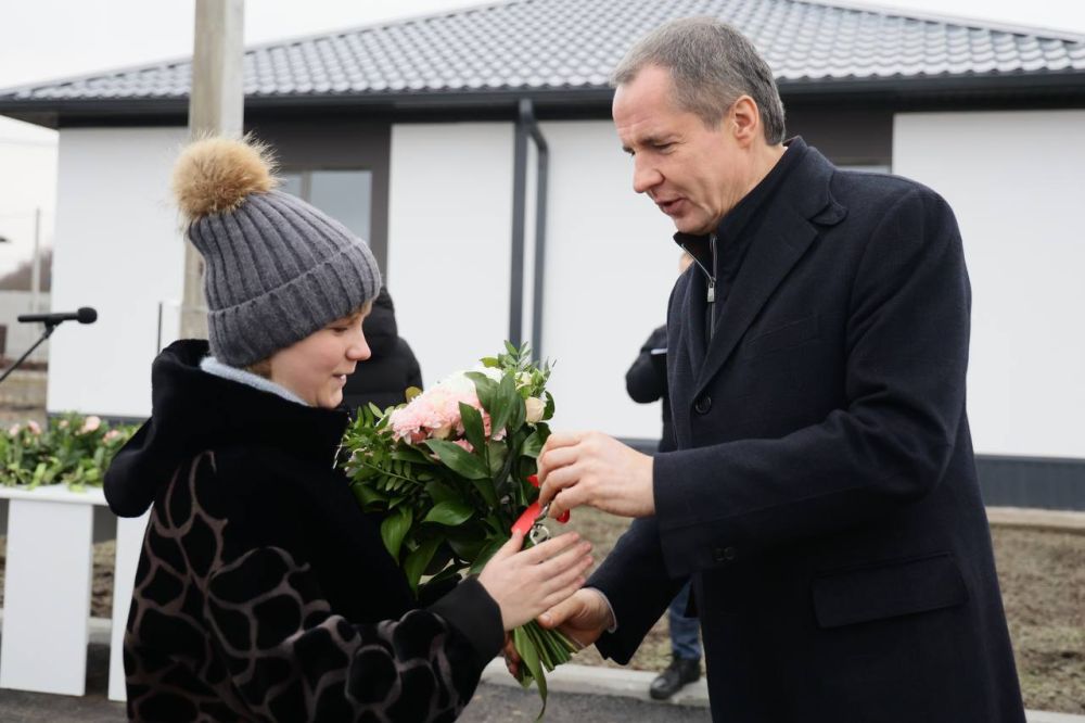 Анна Куташова: Накануне 14 ребят, оставшиеся без попечения родителей, отметили новоселье