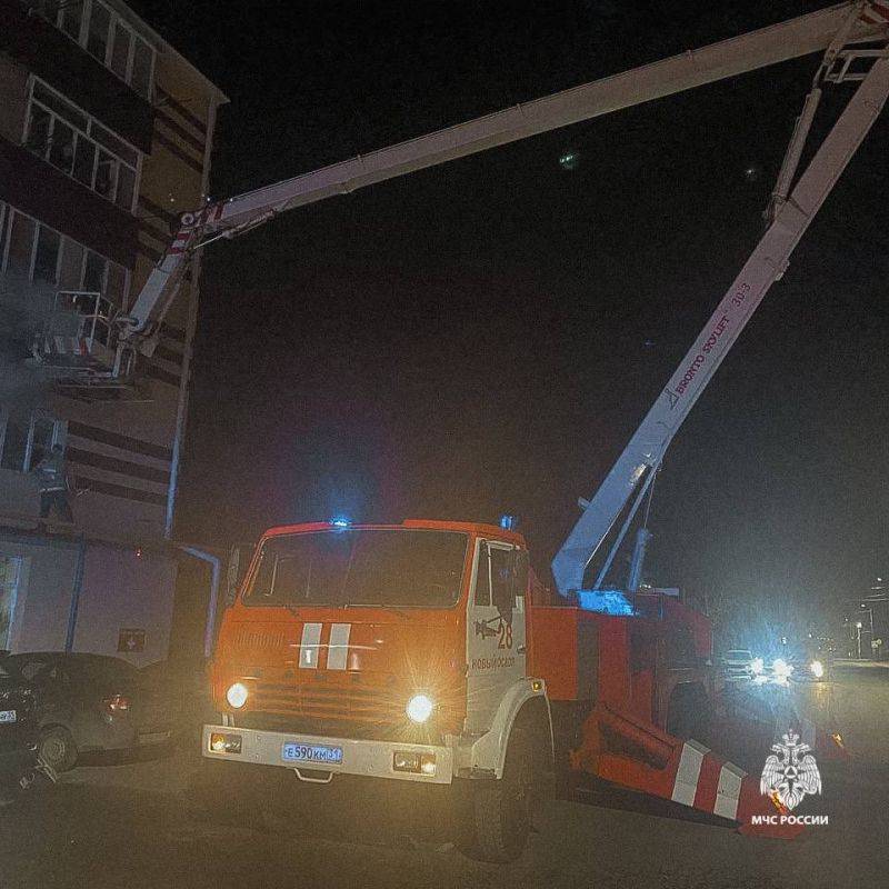 В Новом Осколе при пожаре в многоэтажке спасли 11 человек