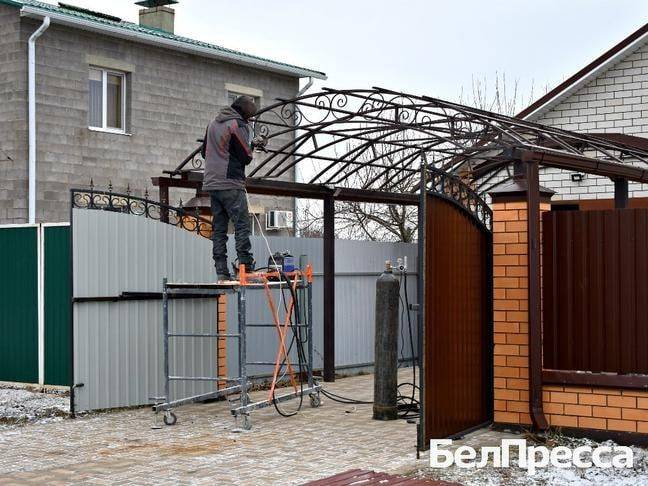 В Репном завершают капремонт домов, пострадавших от обстрелов ВСУ