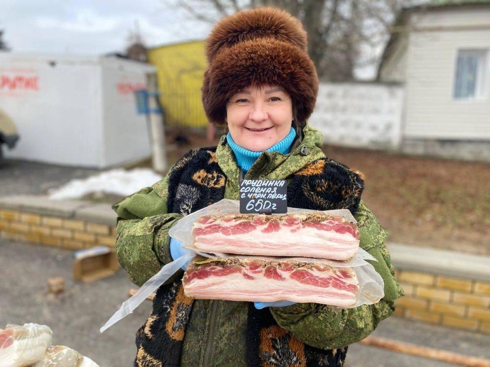 Сегодня на рынке посёлка Ивня состоялась сельскохозяйственная ярмарка, которая собрала местных жителей, гостей из соседних районов и, конечно же, наших трудолюбивых фермеров и производителей