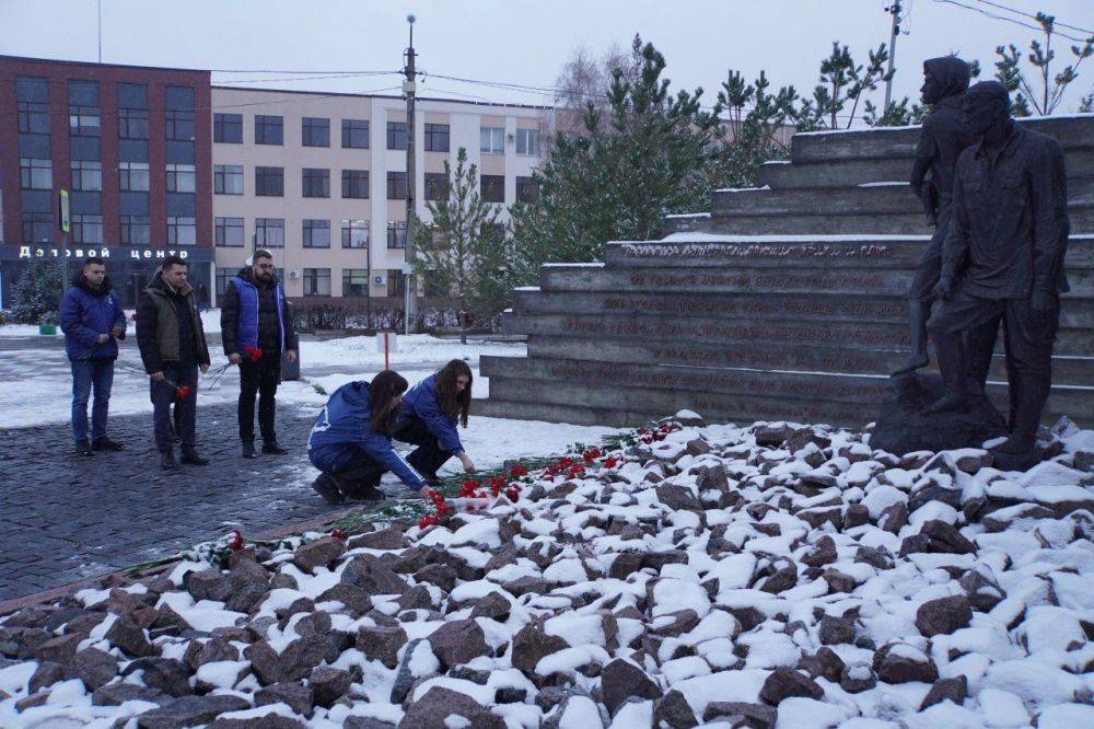 В Белгороде партактив почтил память жертв трагедии на Камышитовом заводе