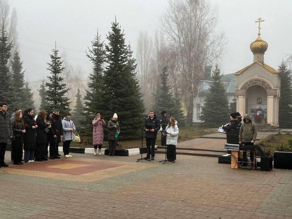 В рамках месячника оборонно-массовой и спортивной работы, посвященный Году защитника Отечества, 31 января на центральной площади города Строителя, возле часовни «Георгия Победоносца», прошла «Вечная поверка»