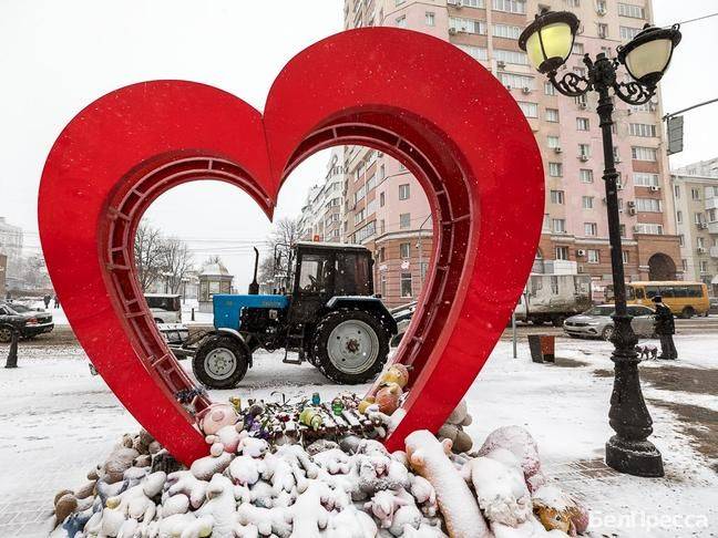 Снег на улицах Белгорода убирают 223 коммунальщика и 73 единицы техники