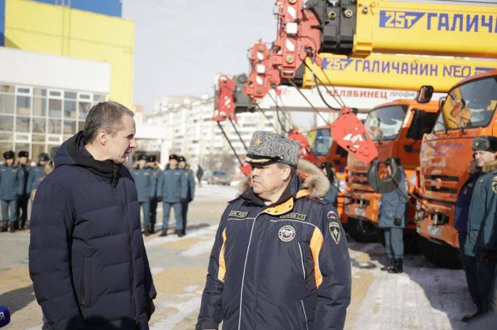 Вячеслав Гладков вручил ключи от новой техники пожарно-спасательным подразделениям Белгородской области