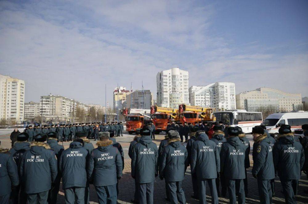 Вячеслав Гладков вручил ключи от новой техники пожарно-спасательным подразделениям Белгородской области