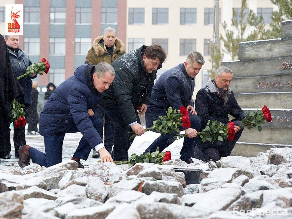 В Белгороде прошла акция в память о расстрелянных мирных жителях на камышитовом заводе