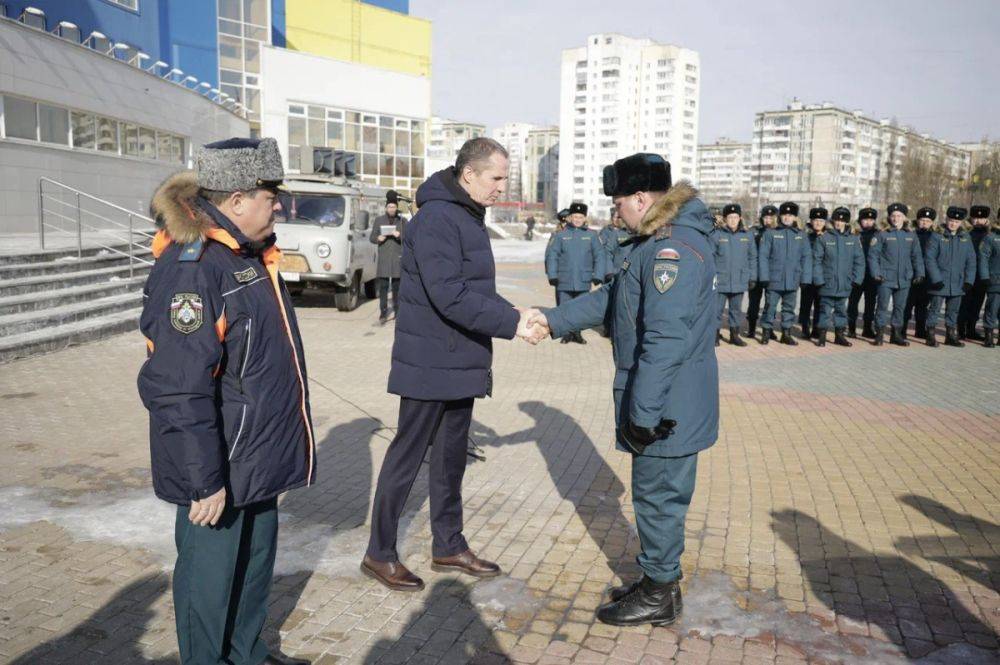 Вячеслав Гладков вручил ключи от новой техники пожарно-спасательным подразделениям Белгородской области