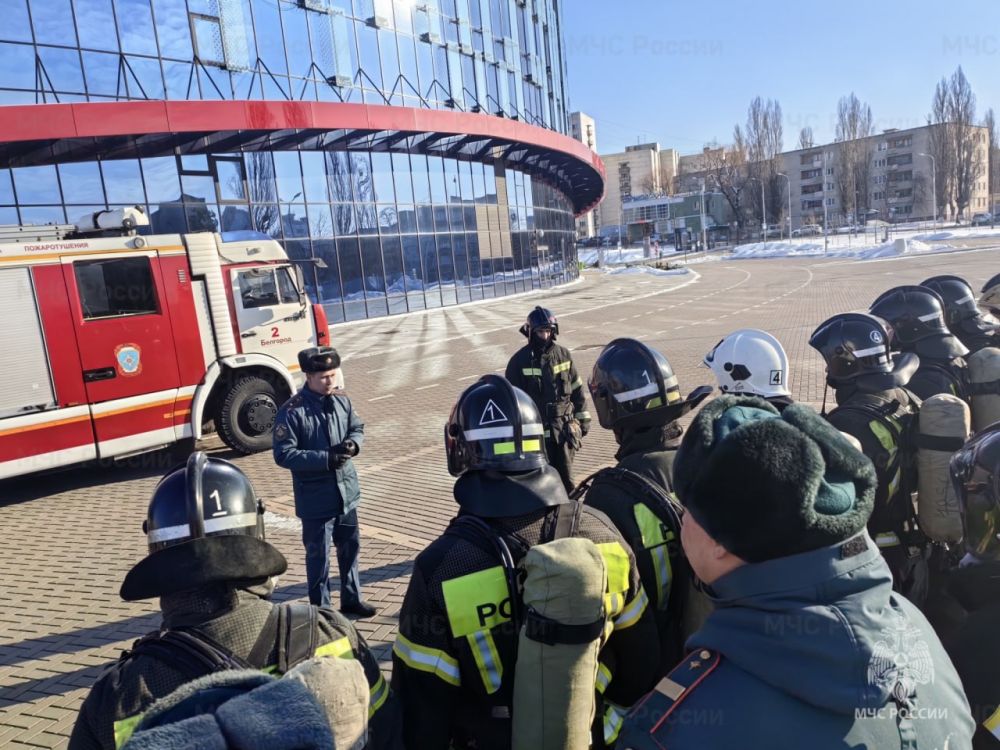 Белгородские огнеборцы провели учения в спортивном комплексе «Белгород Арена»