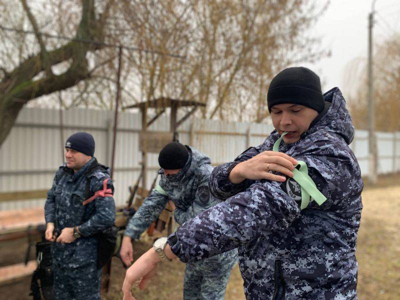 В ОМВД России по Белгородскому району прошли занятия по тактической медицине