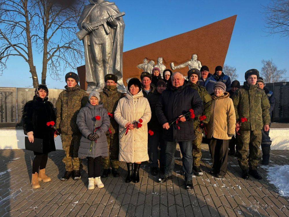 Сегодня в населённых пунктах Корочанского района прошли патриотические акции, посвящённые 82-й годовщине освобождения города и сёл района от немецко-фашистских захватчиков