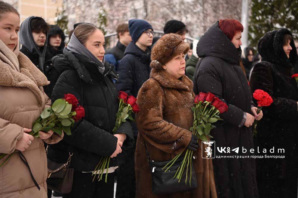 В Белгороде открыли мемориальную доску герою СВО Олегу Губернаторову