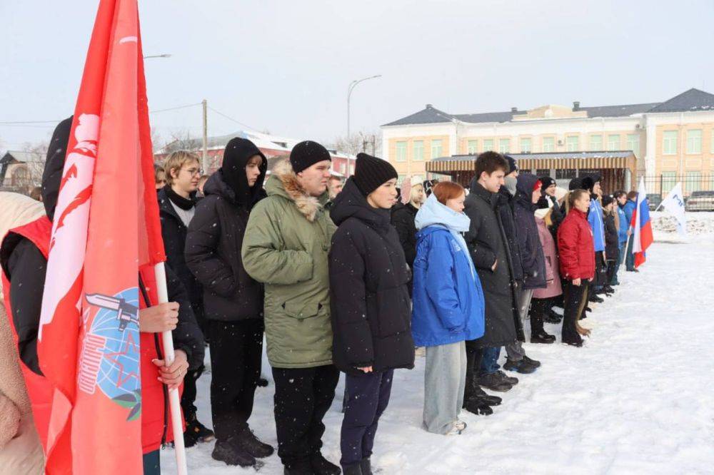 В День защитника Отечества молодогвардейцы организовали флешмоб