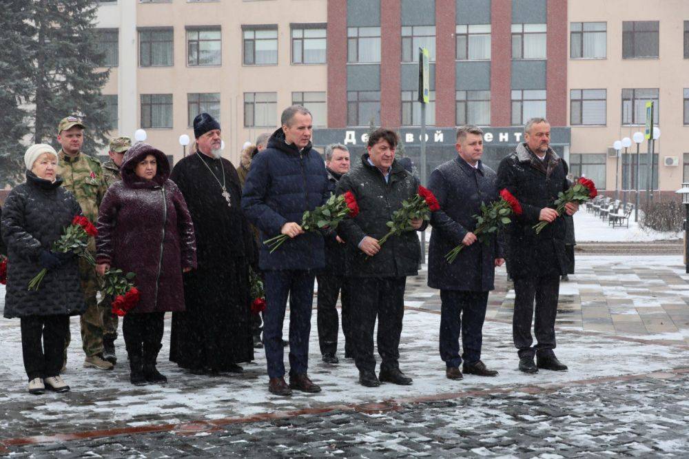 В Белгороде партактив почтил память жертв трагедии на Камышитовом заводе