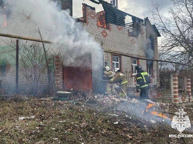 В Яковлевском округе при пожаре в жилом доме погибли две маленькие девочки