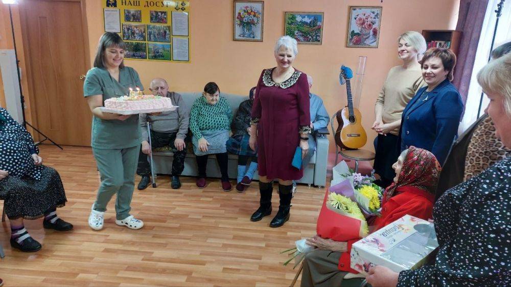 Сегодня 90-летний юбилей отмечает Мария Липатьевна Дмитриева!