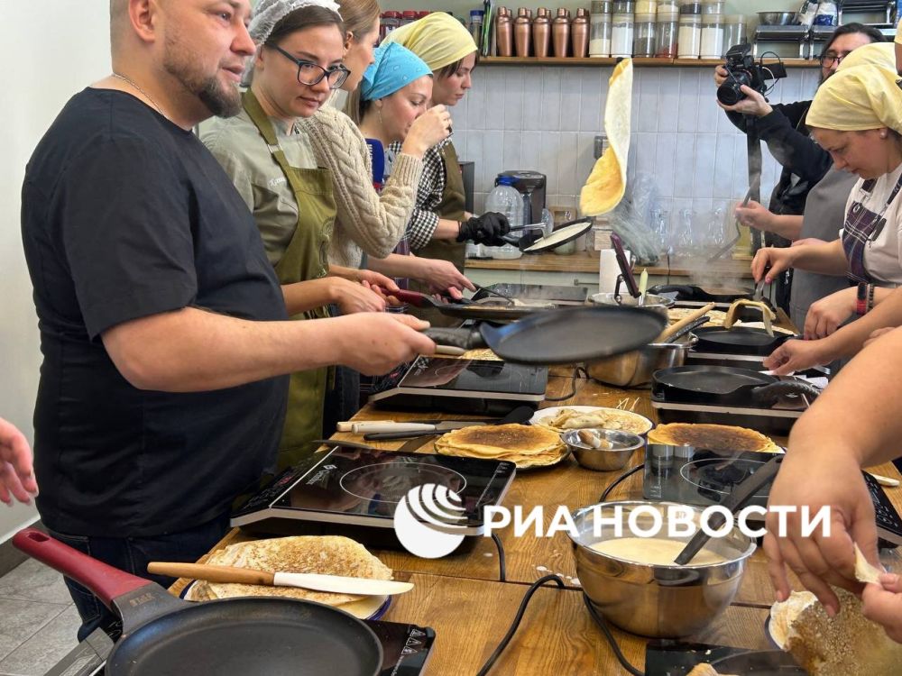 Мировой и национальный рекорды по количеству участников, одновременно выпекающих блины онлайн, установили в Белгороде