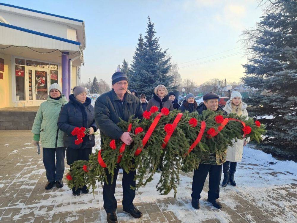 Сегодня в населённых пунктах Корочанского района прошли патриотические акции, посвящённые 82-й годовщине освобождения города и сёл района от немецко-фашистских захватчиков