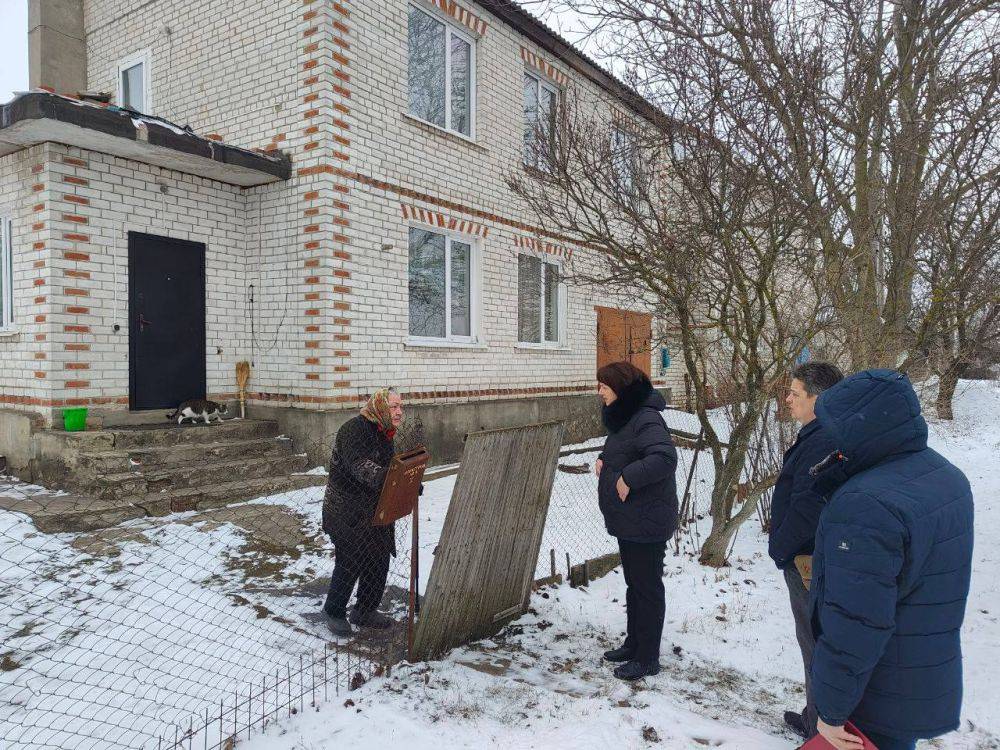 Татьяна Круглякова: Выехала в Октябрьский. Вместе с заместителем по строительству, Андреем Викторовичем, и главой администрации поселения, Александром Алексеевичем, осмотрели ход восстановления домов после обстрелов со...