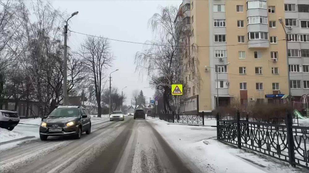 Доброе утро, друзья. Неделя почти подходит к концу, а осадки в виде снега продолжают поднимать настроение Но не стоит забывать о мерах безопасности в таких погодных условиях Перед поездкой прогрейте автомобиль заранее и...