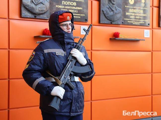 В школе № 45 Белгорода открыли мемориальную доску в честь выпускника, погибшего на СВО