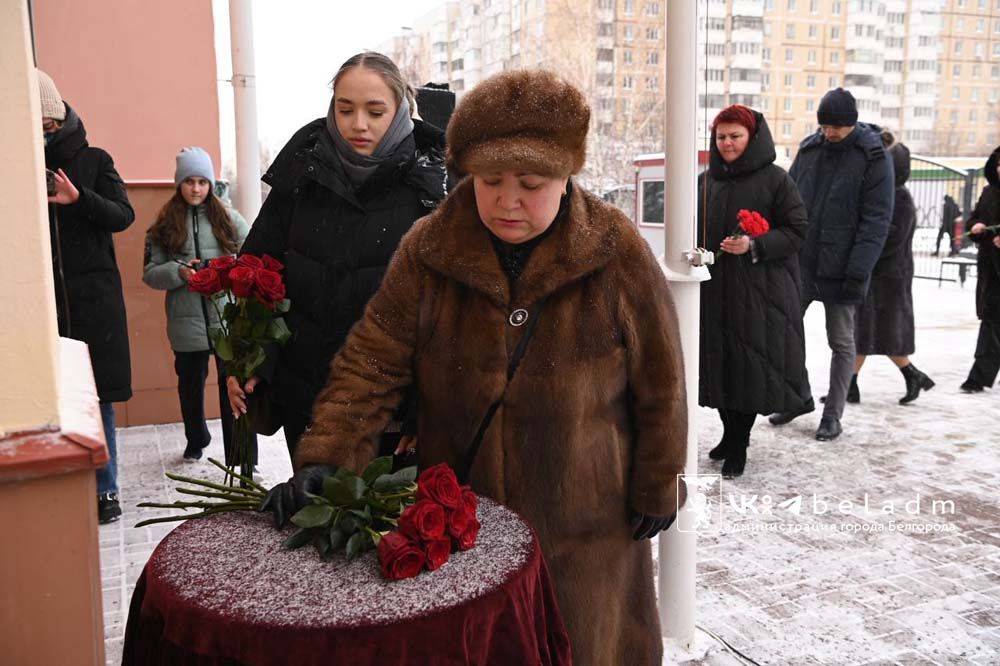 В Белгороде открыли мемориальную доску герою СВО Олегу Губернаторову