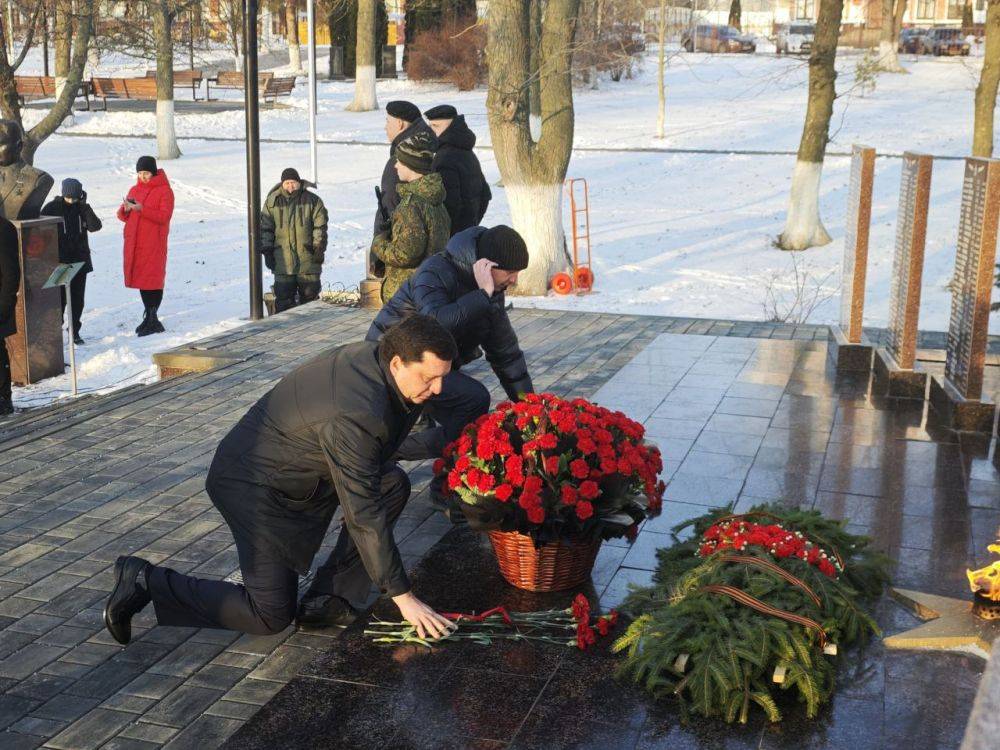 Сегодня в населённых пунктах Корочанского района прошли патриотические акции, посвящённые 82-й годовщине освобождения города и сёл района от немецко-фашистских захватчиков