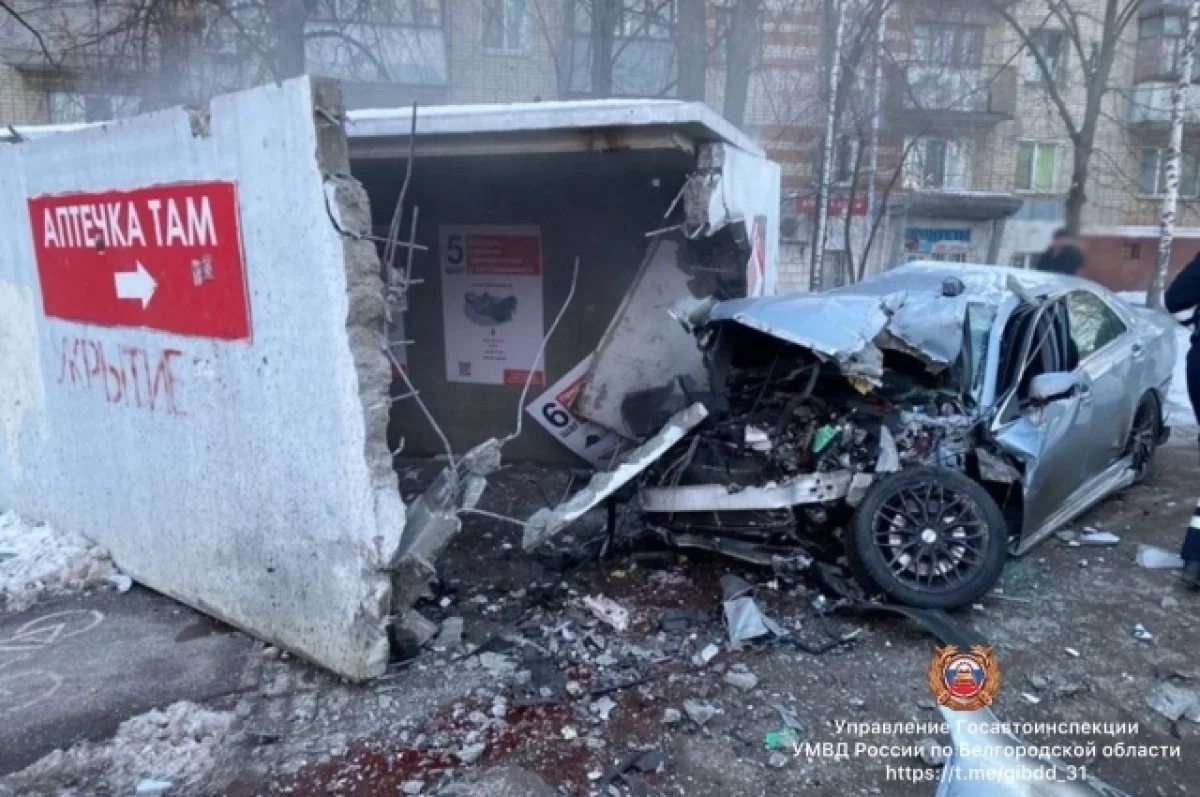 В Белгороде пьяный водитель врезался в укрытие во время погони от ДПС0