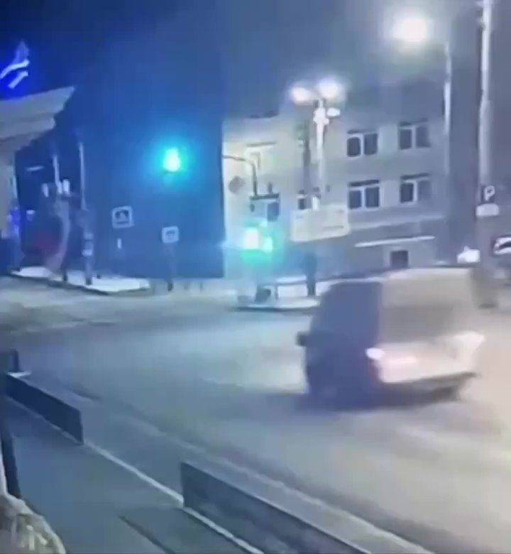 В интернете появилось видео ночной аварии, в которой погибли 2 фельдшера скорой медицинской помощи