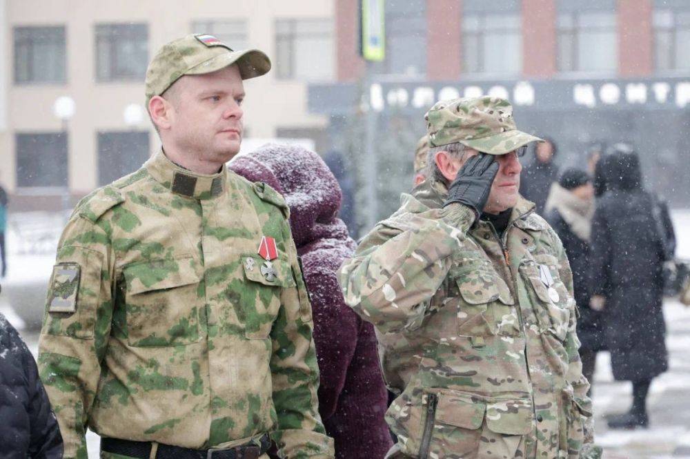 Вячеслав Гладков почтил память погибших мирных жителей на Камышитовом заводе в Белгороде