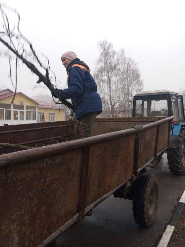 МБУ «Благоустройство Яковлевского муниципального округа» продолжает работы по уборке территорий