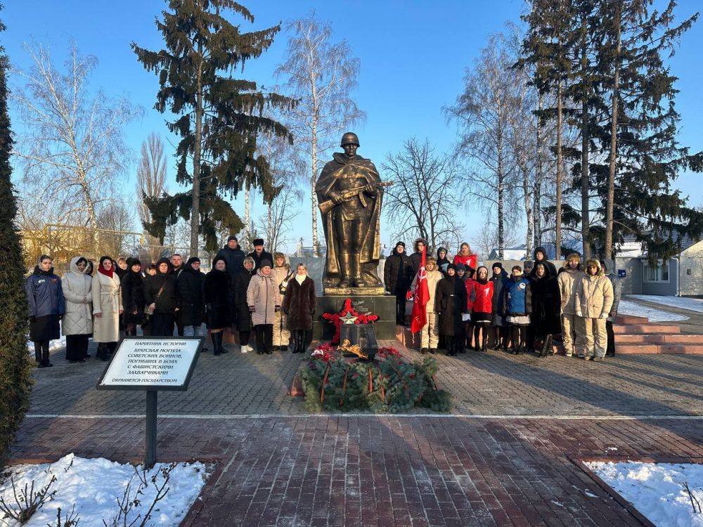 Сегодня в населённых пунктах Корочанского района прошли патриотические акции, посвящённые 82-й годовщине освобождения города и сёл района от немецко-фашистских захватчиков