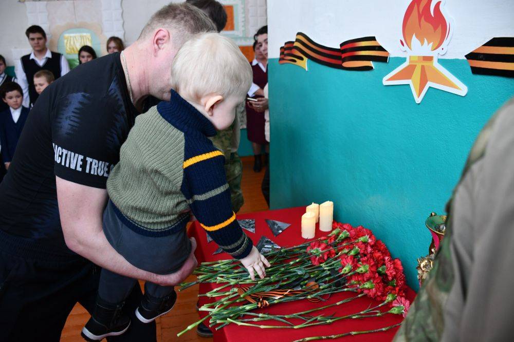 Имя Александра Курепина, погибшего при выполнении воинского долга в ходе специальной военной операции, занесено на мемориальную доску Марьевской школы