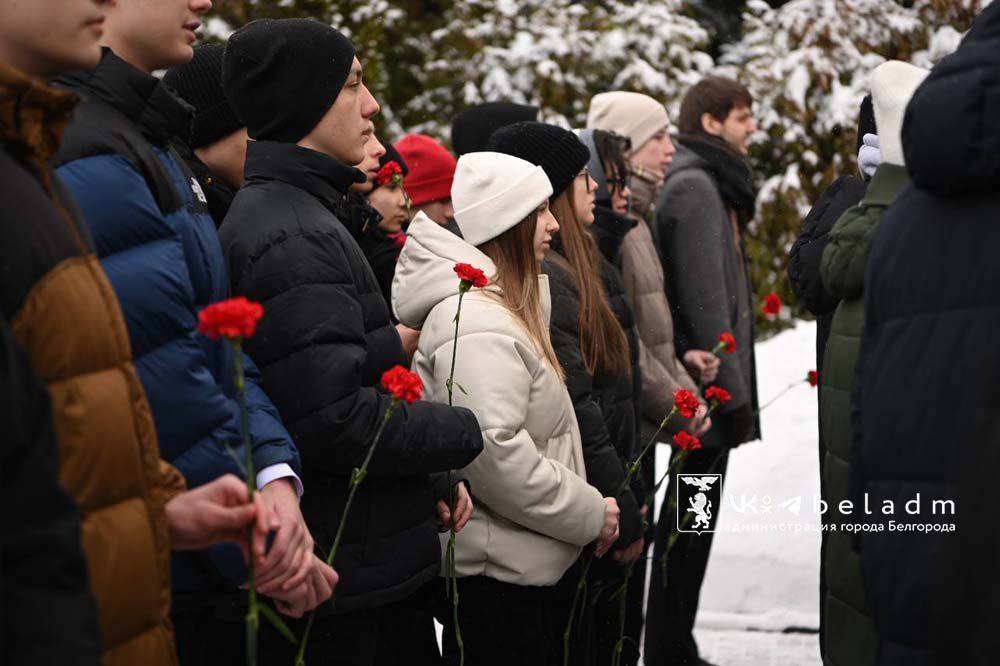 В Белгороде открыли мемориальную доску герою СВО Олегу Губернаторову