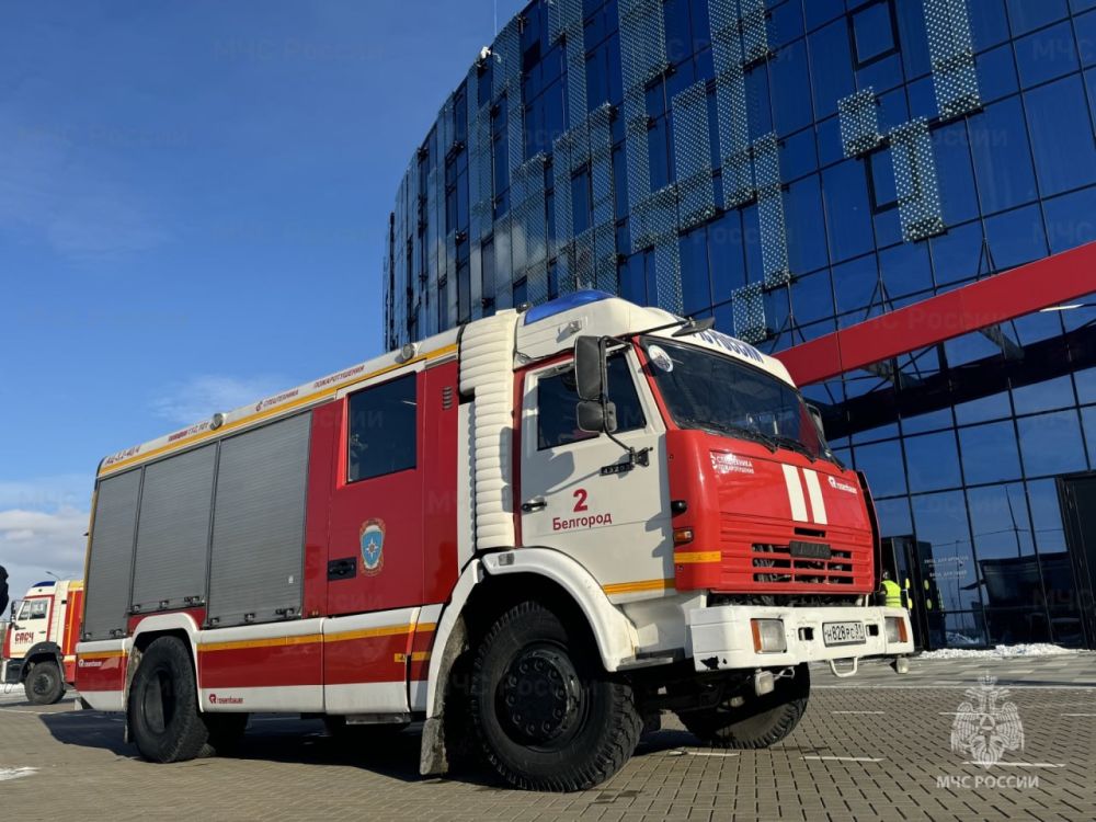 Белгородские огнеборцы провели учения в спортивном комплексе «Белгород Арена»