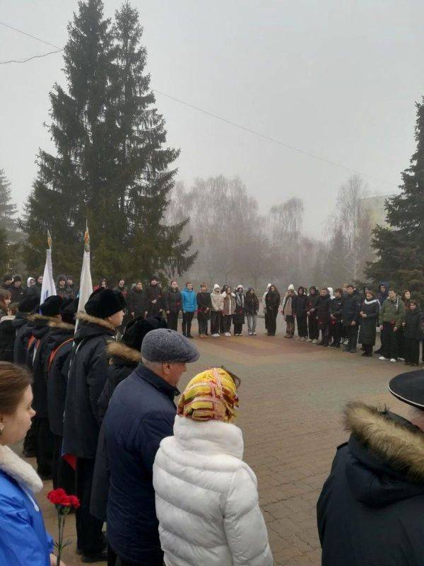 В рамках месячника оборонно-массовой и спортивной работы, посвященный Году защитника Отечества, 31 января на центральной площади города Строителя, возле часовни «Георгия Победоносца», прошла «Вечная поверка»