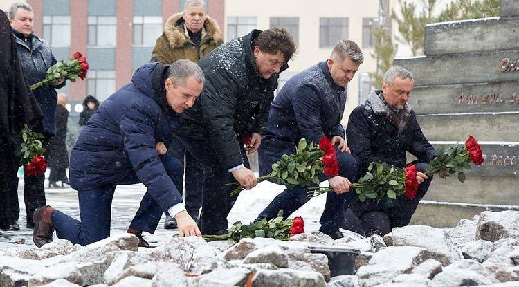 В Белгороде прошла акция в память о расстрелянных мирных жителях на камышитовом заводе